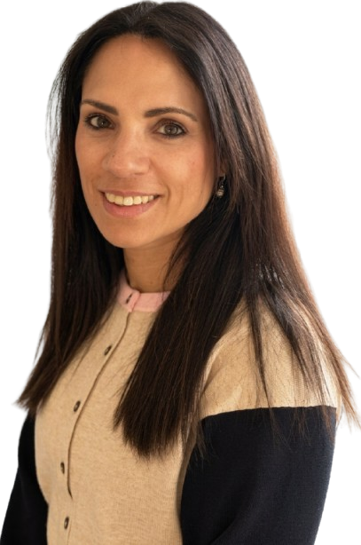 Porträt von Dr. Marcia Mendes in einem warmen Praxisraum